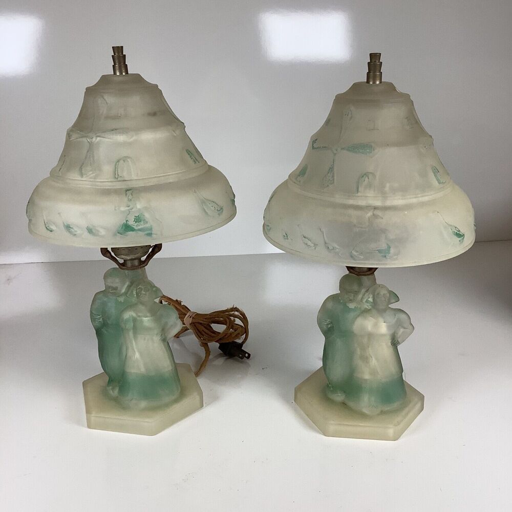 Vtg LE Smith Frosted Glass Dutch Farmer Couple Boudoir Lamp Green Beige 12.75”H